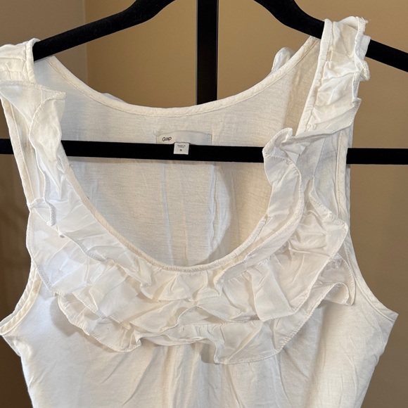 GAP Cream Ruffled Tank‎ Top - Picture 2 of 4